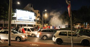 Feestende Turken blokkeren rotonde in Dordrecht