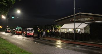 Mannen vallen moskee in Dordrecht binnen; enkele gewonden