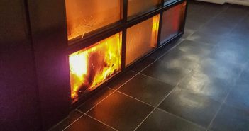 Brandweer blust brand in flat aan de Eisingahof in Dordrecht