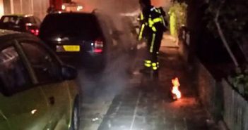 Auto in brand gestoken op de Staart in Dordrecht
