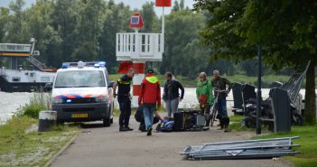 Man komt met rolstoel onder hek terecht in Gorinchem