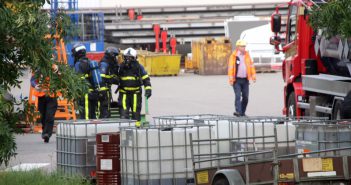 Chemische reactie in gevaarlijke stoffenopslag bij IHC in Kinderdijk
