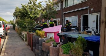 Politiehelikopter boven Dordrecht na vuurwapenmelding
