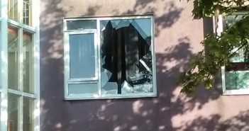 Man valt door raam van flat bij ruzie in Dordrecht