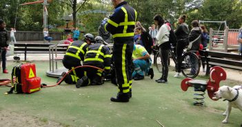 Jongetje bekneld onder speeltoestel in het Dordtse Weizigtpark