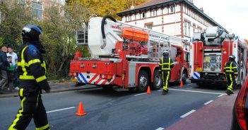 Brandweer blust brand in leegstaand pand aan de Toulonselaan in Dordrecht