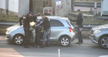 Arrestatieteam rijdt man klem op de A16 bij Zwijndrecht