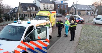 Automobilist schept fietser tijdens inhalen van file in Alblasserdam