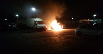 Auto uitgebrand aan de Zernikelaan in Papendrecht