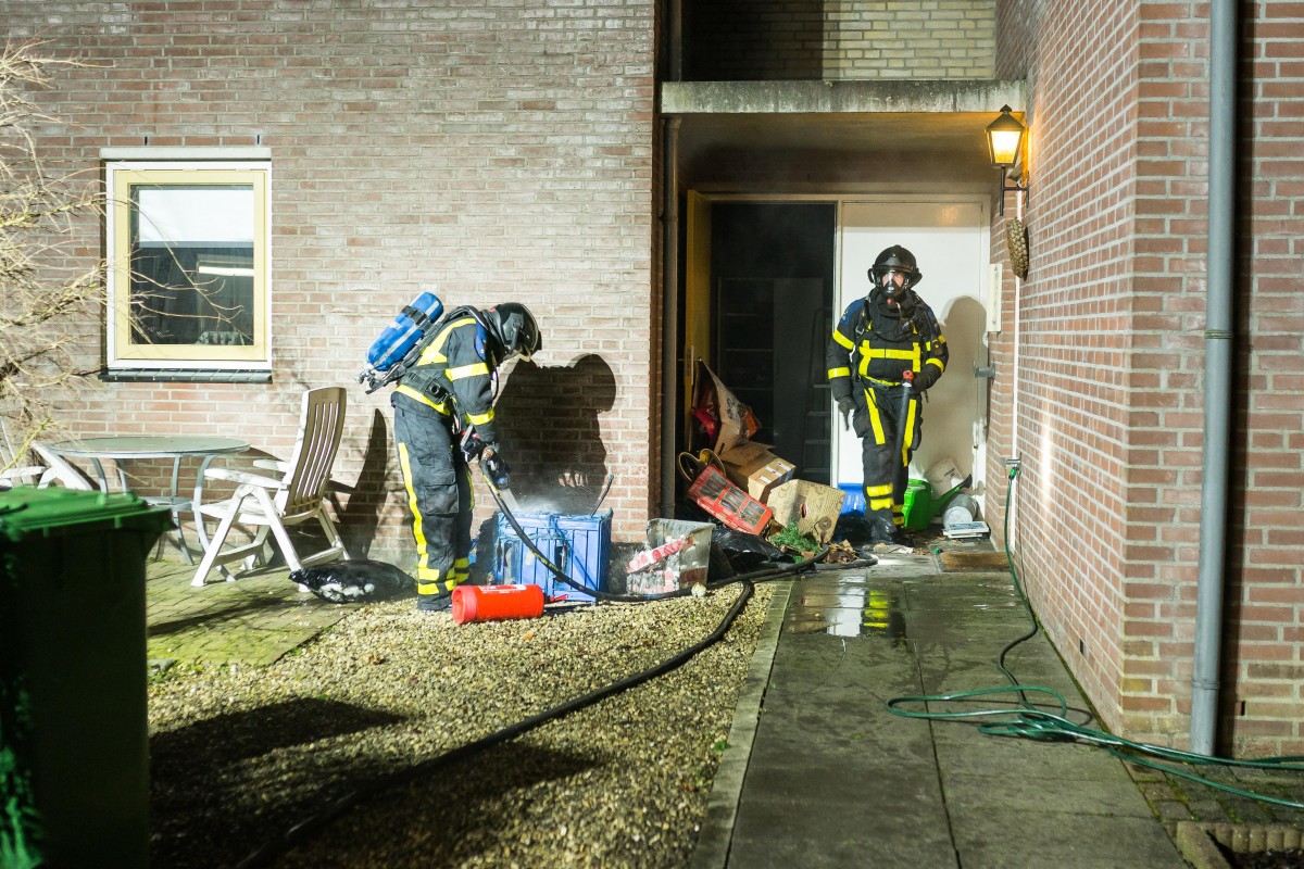 Brandweer blust brand in schuurtje in Nieuwland - ZHZActueel