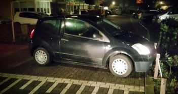 Toeterende, rijbewijsloze, dronken man aangehouden na achtervolging