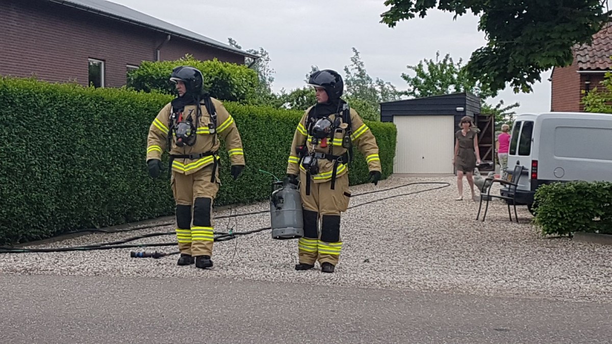 Brandende gasfles in schuur aan het Middelkoop in Leerbroek - ZHZActueel