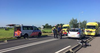 Fietser (70) zwaargewond na aanrijding op provinciale weg
