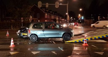 Auto’s botsen op Oranjelaan in Dordrecht