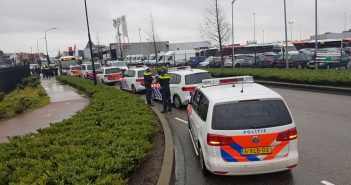 Politie houdt elf vluchtende illegalen aan op industrieterrein in Alblasserdam