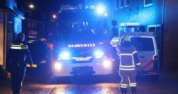 Geparkeerde auto’s blokkeren doorgang brandweerwagen