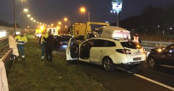 Kettingbotsing op A15 bij Sliedrecht; één persoon naar ziekenhuis