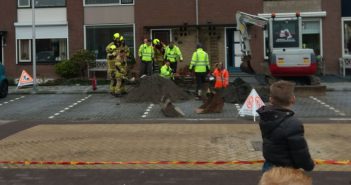 Brandweer en Stedin uren bezig met gaslek in Bleskensgraaf