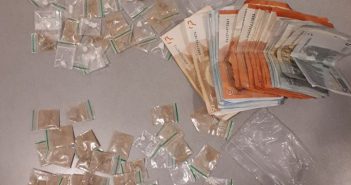 Drugsdealer met heroïne, cocaïne en mes opgepakt in Dordrecht