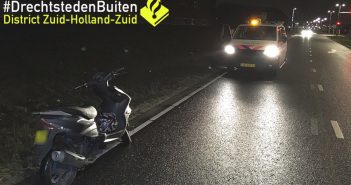 Politie haalt spookrijdende beschonken scooterrijder van de weg in Sliedrecht