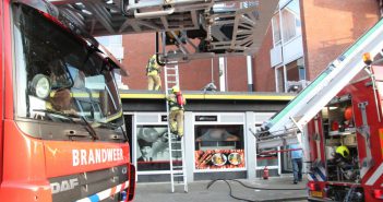 Brandweer blust brand in café in Gorinchem