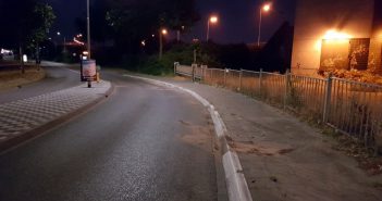 Inhalende motorrijder zonder rijbewijs botst tegen paal in Alblasserdam