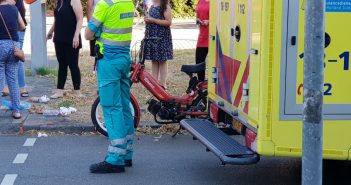 Gewonden na aanrijding met snorfiets in Dordrecht