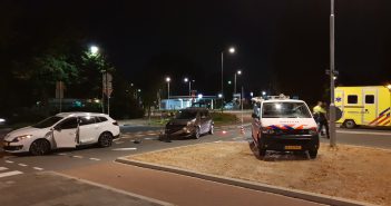 Auto’s botsen op de Brouwersdijk in Dordrecht