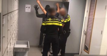 Medewerker cafetaria bedreigd met mes in Zwijndrecht, 49-jarige man aangehouden