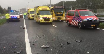 Drie voertuigen botsen op elkaar op A15 bij Gorinchem; meerdere gewonden