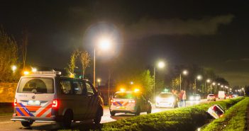 Vrouwen belanden in slootje langs de Parallelweg in Sliedrecht