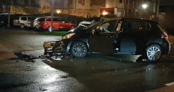 Frontale botsing op de Assumburg in Dordrecht