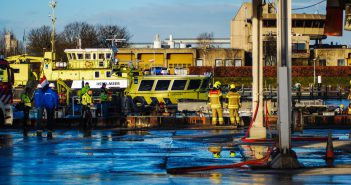Explosie en brand op schip in Dordrecht