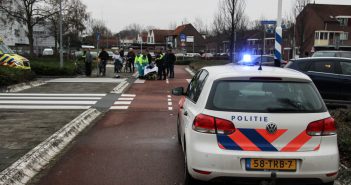 Fietsster aangereden door automobilist op de Koninginneweg in Zwijndrecht