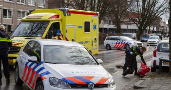 Krantenbezorger aangereden door automobilist in Dordrecht