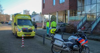 Oudere man botst met auto tegen gebouw in Gorinchem