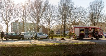 Drie auto’s in botsing op de Burgemeester Keijzerweg in Papendrecht