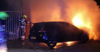 Autobrand op de Rijksstraatweg in Dordrecht