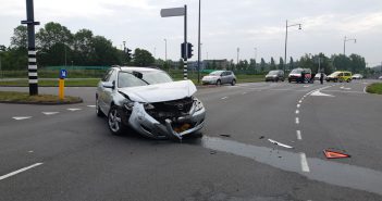 Twee auto’s botsen in Dordrecht