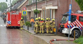 Water stroomt Kinderdijkse huizen binnen; brandweer pompt water weg
