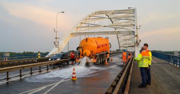 Rijkswaterstaat koelt Merwedebrug A27 Gorinchem; flinke vertraging in beide richtingen
