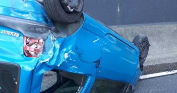 Auto slaat over de kop op de A16 bij Dordrecht