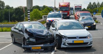 Blikschade na aanrijding op Spijksesteeg in Gorinchem