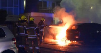 Auto’s zwaar beschadigd na brand in Dordrecht