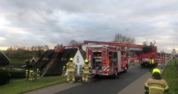 Brand in rietendak Streefkerk snel onder controle