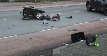Scootmobiel total-loss na aanrijding met auto in Dordrecht