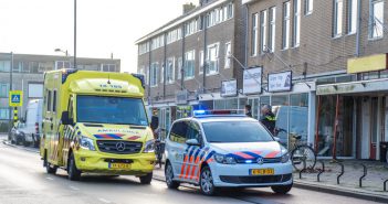 Fietsster (75) wordt aangereden door achteruitrijdende bedrijfswagen
