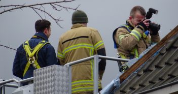 Brandweer en politie doen onderzoek naar grote brand in Dordrecht