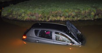Bestuurder aangehouden na auto te water in Hoornaar