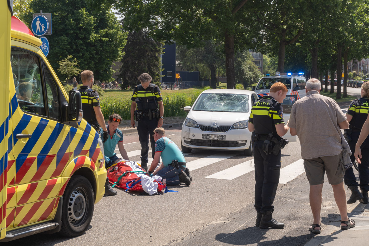 Vrouw (83) zwaargewond bij aanrijding Rembrandtlaan Sliedrecht